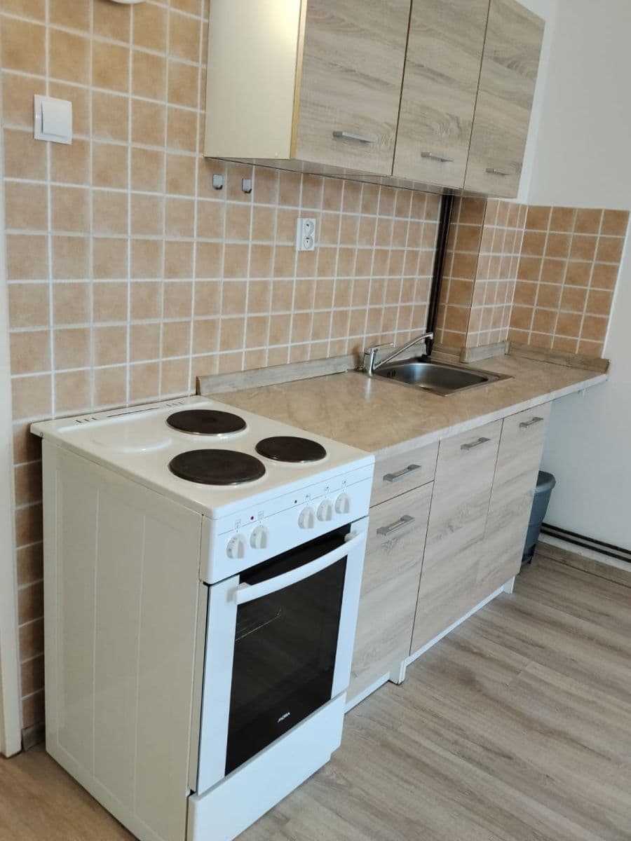 Prenájom bytu 1-izbový 36 m², Školní, Praha, Praha Prenájom bytu 1-izbový 36 m², Školní, Praha, Praha