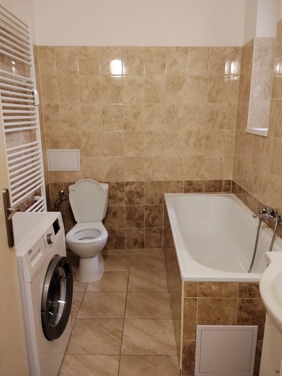 Prenájom bytu 1-izbový 36 m², Školní, Praha, Praha Prenájom bytu 1-izbový 36 m², Školní, Praha, Praha