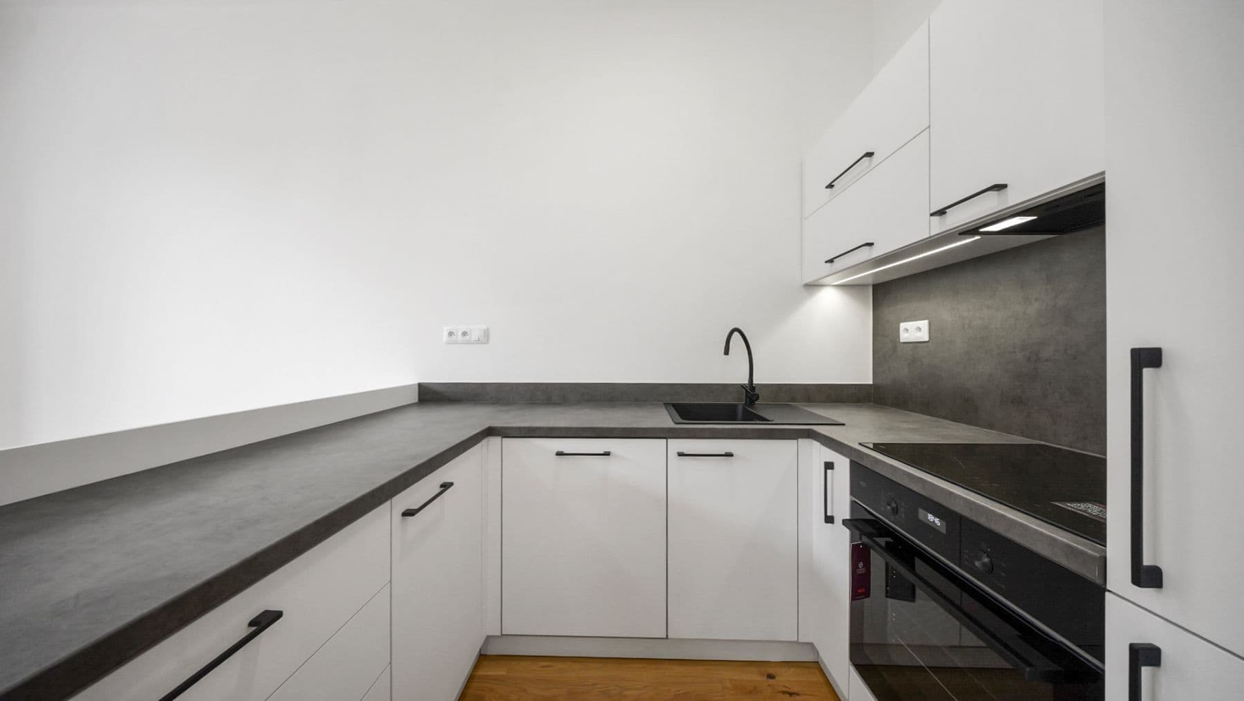 Prenájom bytu 2-izbový 55 m², Jeseniova, Praha, Praha Prenájom bytu 2-izbový 55 m², Jeseniova, Praha, Praha