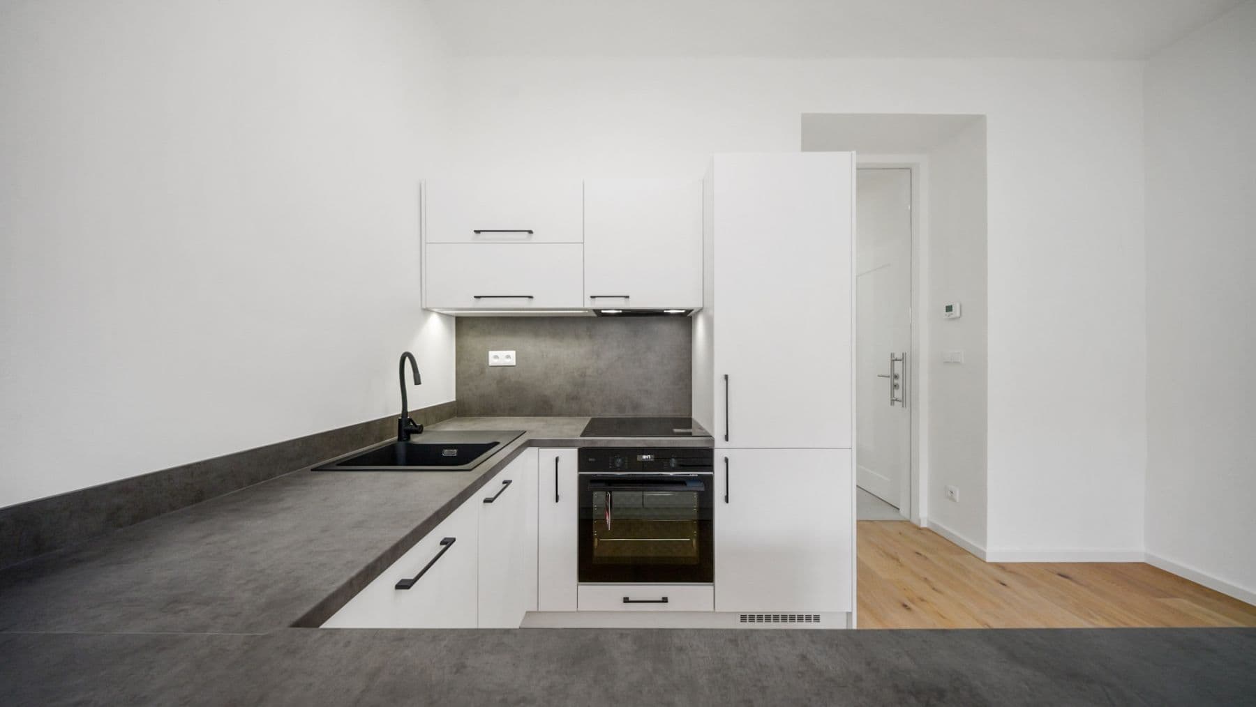 Prenájom bytu 2-izbový 55 m², Jeseniova, Praha, Praha Prenájom bytu 2-izbový 55 m², Jeseniova, Praha, Praha