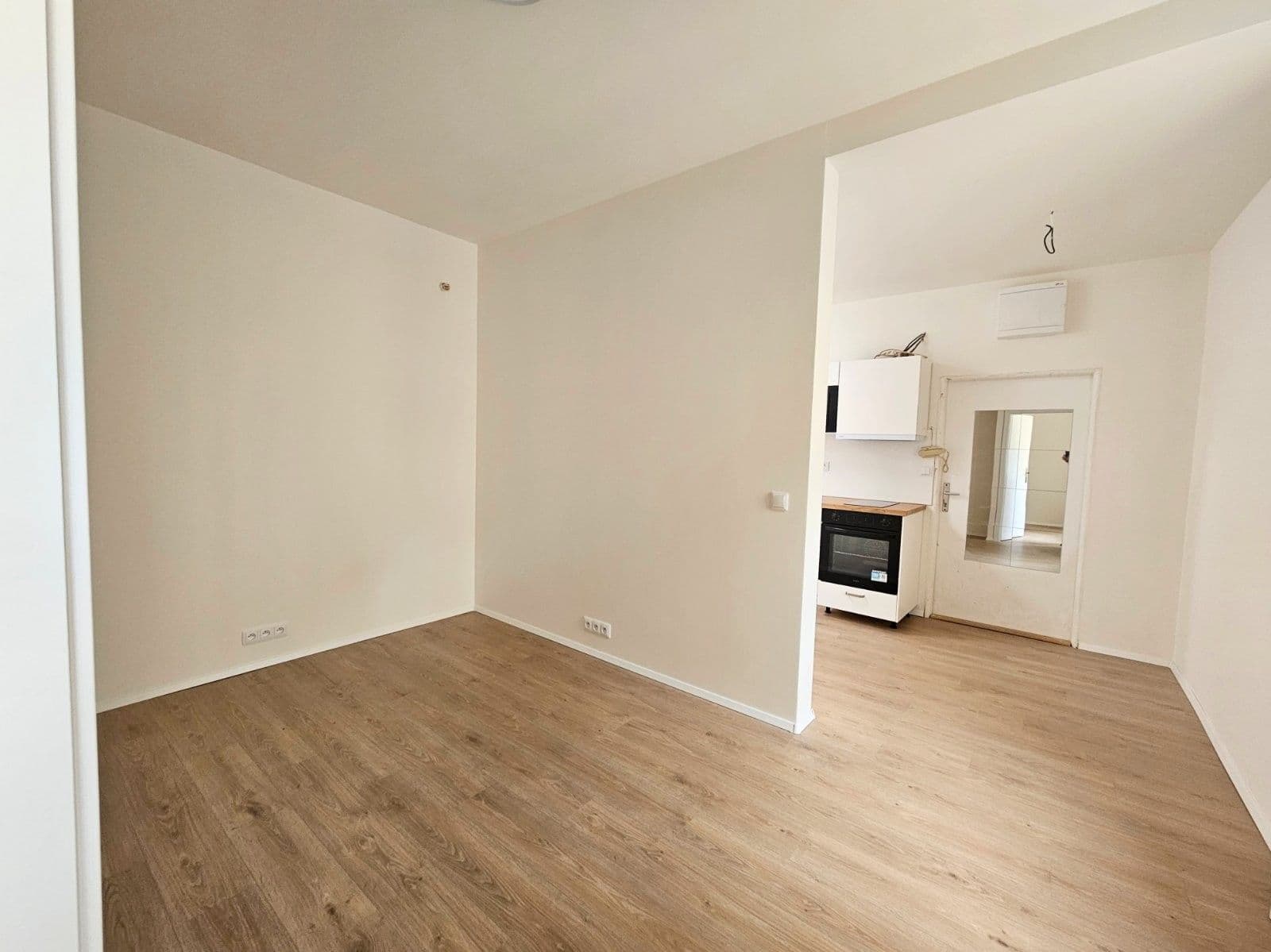 Prenájom bytu 2-izbový 37 m², Jugoslávská, Praha, Praha Prenájom bytu 2-izbový 37 m², Jugoslávská, Praha, Praha