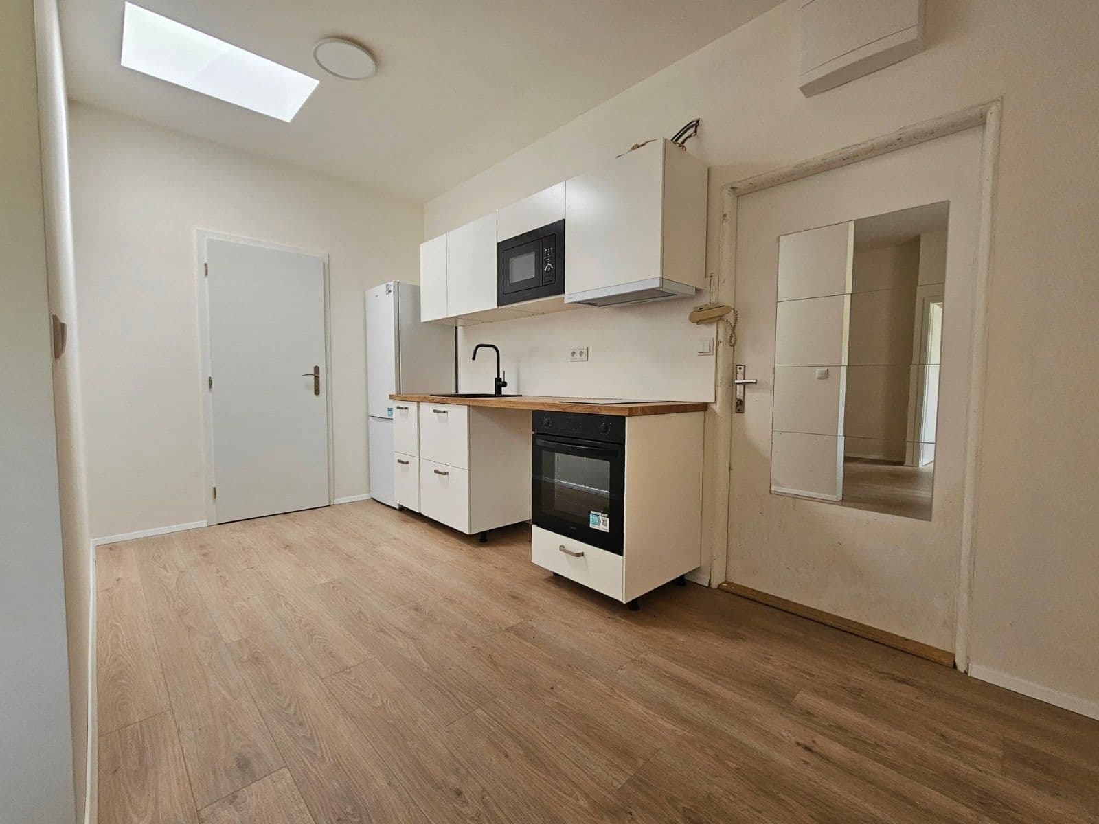 Prenájom bytu 2-izbový 37 m², Jugoslávská, Praha, Praha Prenájom bytu 2-izbový 37 m², Jugoslávská, Praha, Praha