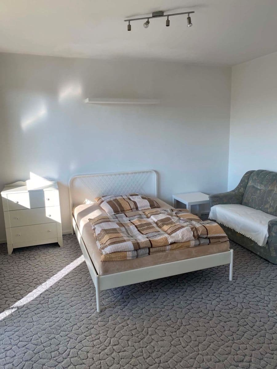 Prenájom bytu 3-izbový 80 m², Ohnivcova, Praha, Praha Prenájom bytu 3-izbový 80 m², Ohnivcova, Praha, Praha