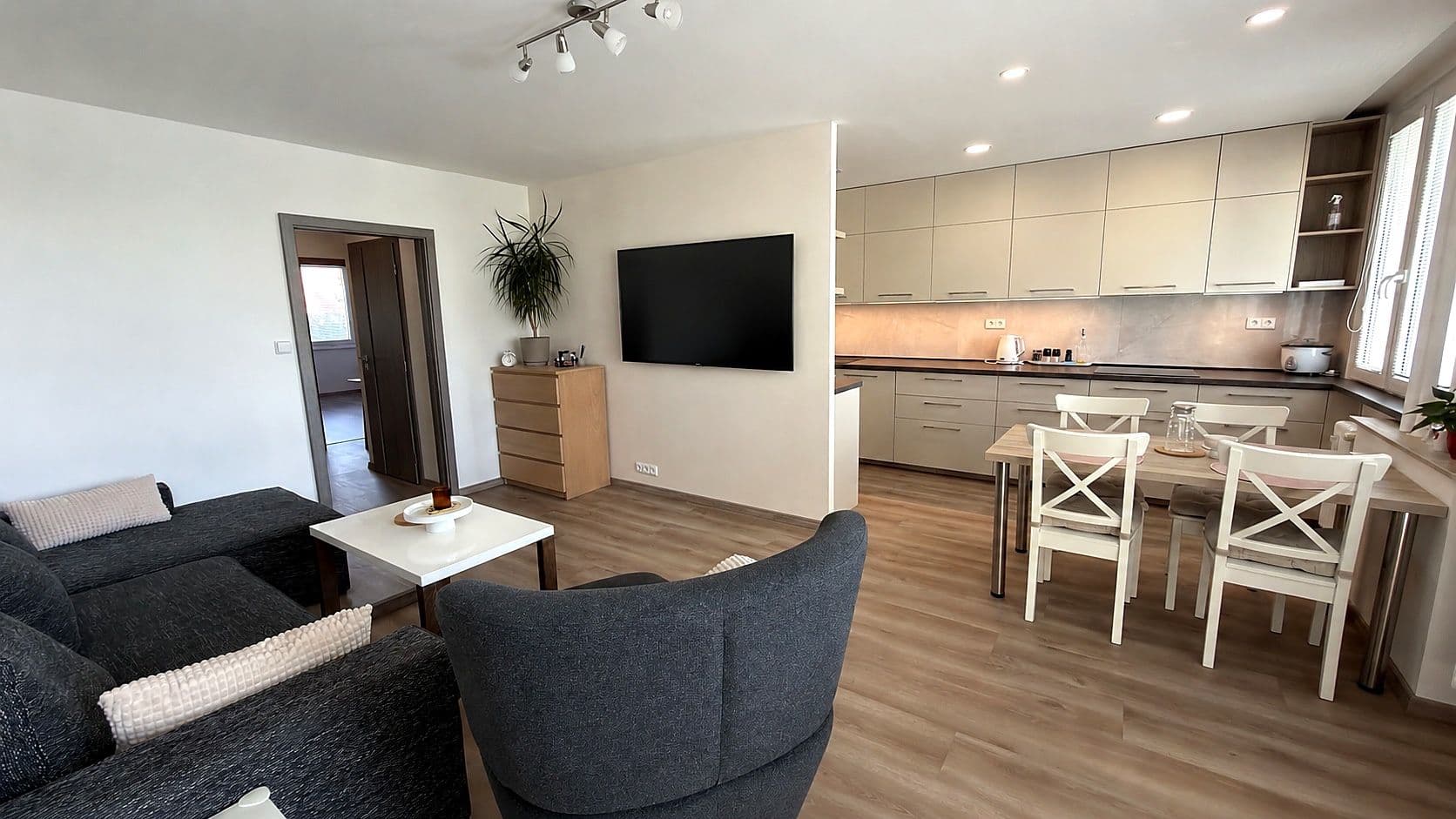Prenájom bytu 3-izbový 85 m², Růženínská, Praha, Praha Prenájom bytu 3-izbový 85 m², Růženínská, Praha, Praha