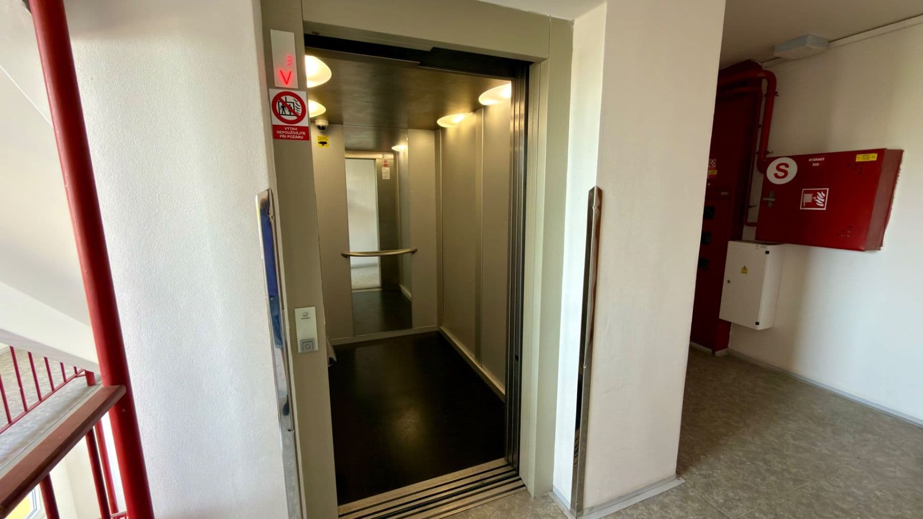 Prenájom bytu 3-izbový 85 m², Růženínská, Praha, Praha Prenájom bytu 3-izbový 85 m², Růženínská, Praha, Praha