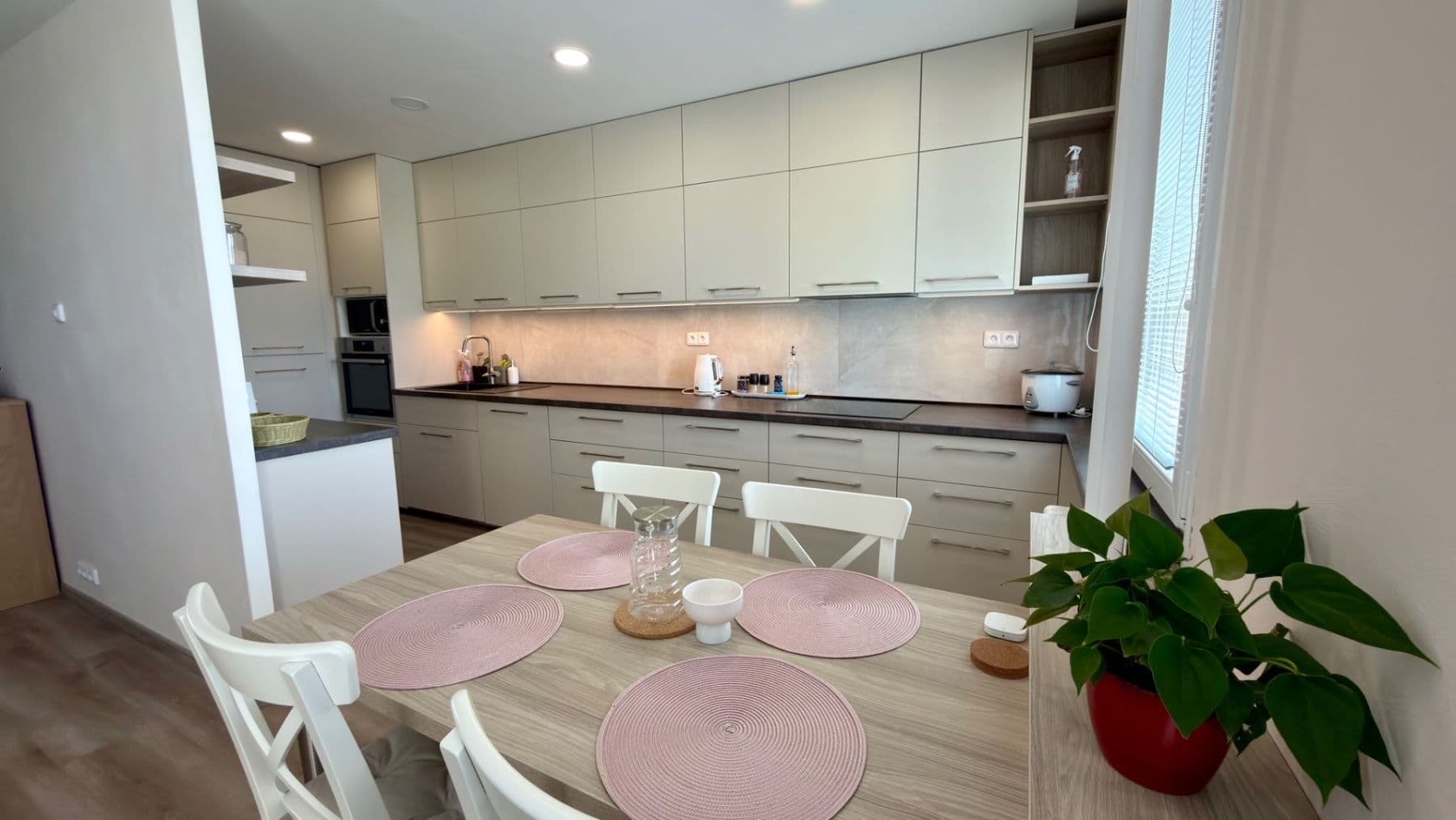 Prenájom bytu 3-izbový 85 m², Růženínská, Praha, Praha Prenájom bytu 3-izbový 85 m², Růženínská, Praha, Praha