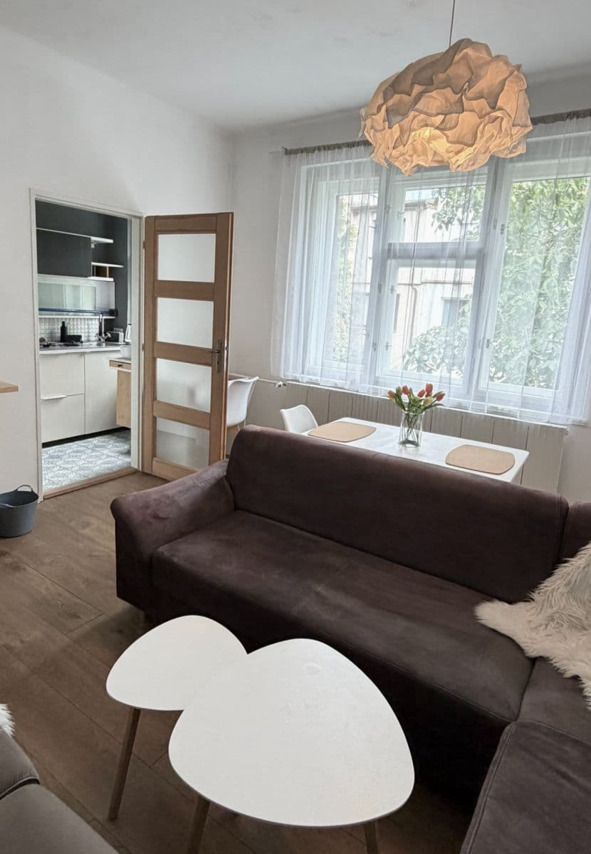 Prenájom bytu 2-izbový 40 m², U Mlýna, Praha, Praha Prenájom bytu 2-izbový 40 m², U Mlýna, Praha, Praha