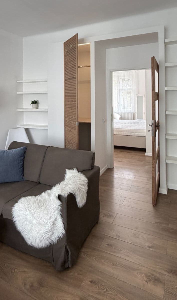 Prenájom bytu 2-izbový 40 m², U Mlýna, Praha, Praha Prenájom bytu 2-izbový 40 m², U Mlýna, Praha, Praha