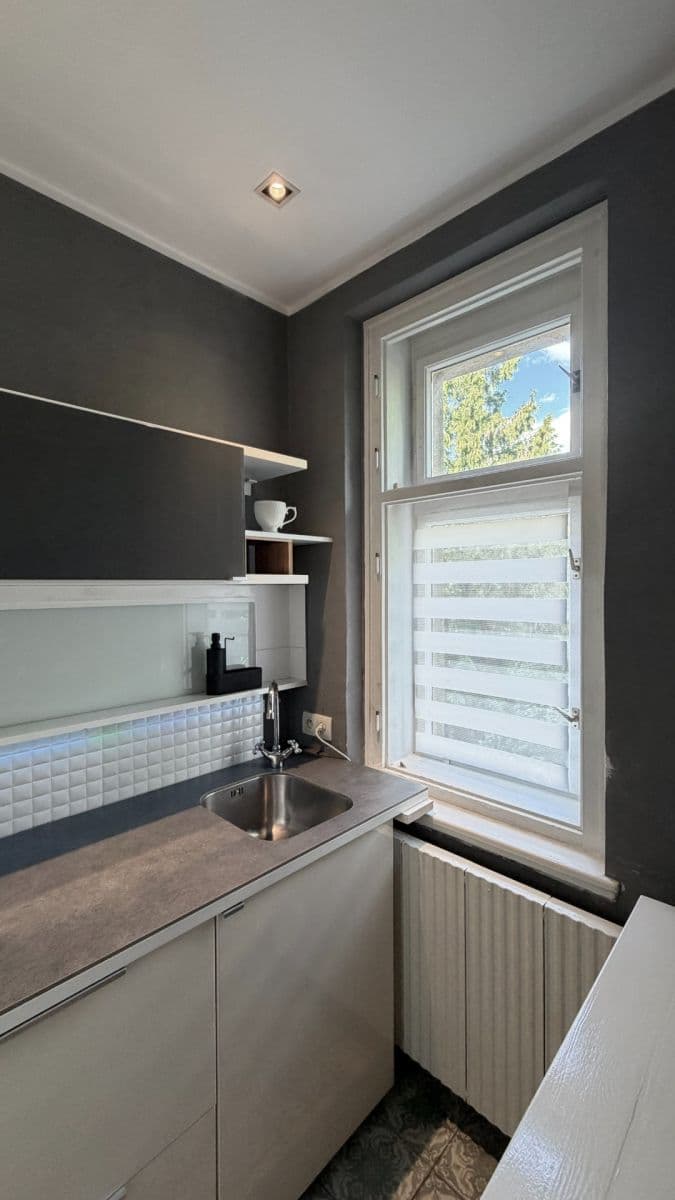 Prenájom bytu 2-izbový 40 m², U Mlýna, Praha, Praha Prenájom bytu 2-izbový 40 m², U Mlýna, Praha, Praha