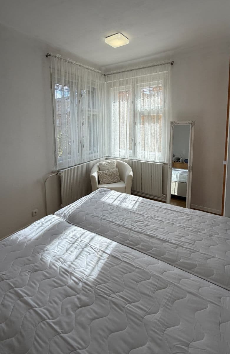 Prenájom bytu 2-izbový 40 m², U Mlýna, Praha, Praha Prenájom bytu 2-izbový 40 m², U Mlýna, Praha, Praha