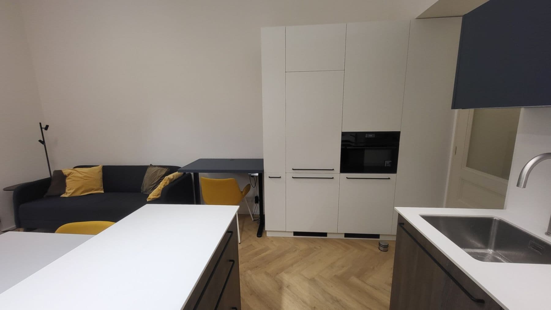 Prenájom bytu 2-izbový 44 m², Tolstého, Praha, Praha Prenájom bytu 2-izbový 44 m², Tolstého, Praha, Praha