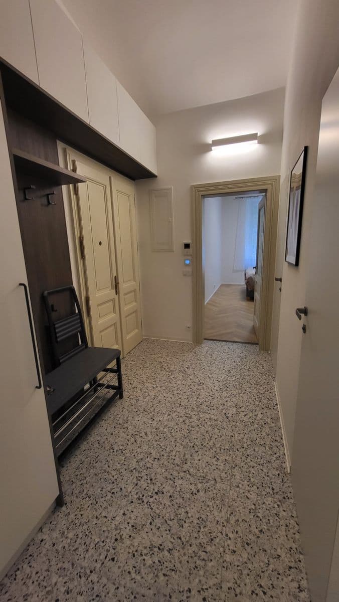 Prenájom bytu 2-izbový 44 m², Tolstého, Praha, Praha Prenájom bytu 2-izbový 44 m², Tolstého, Praha, Praha