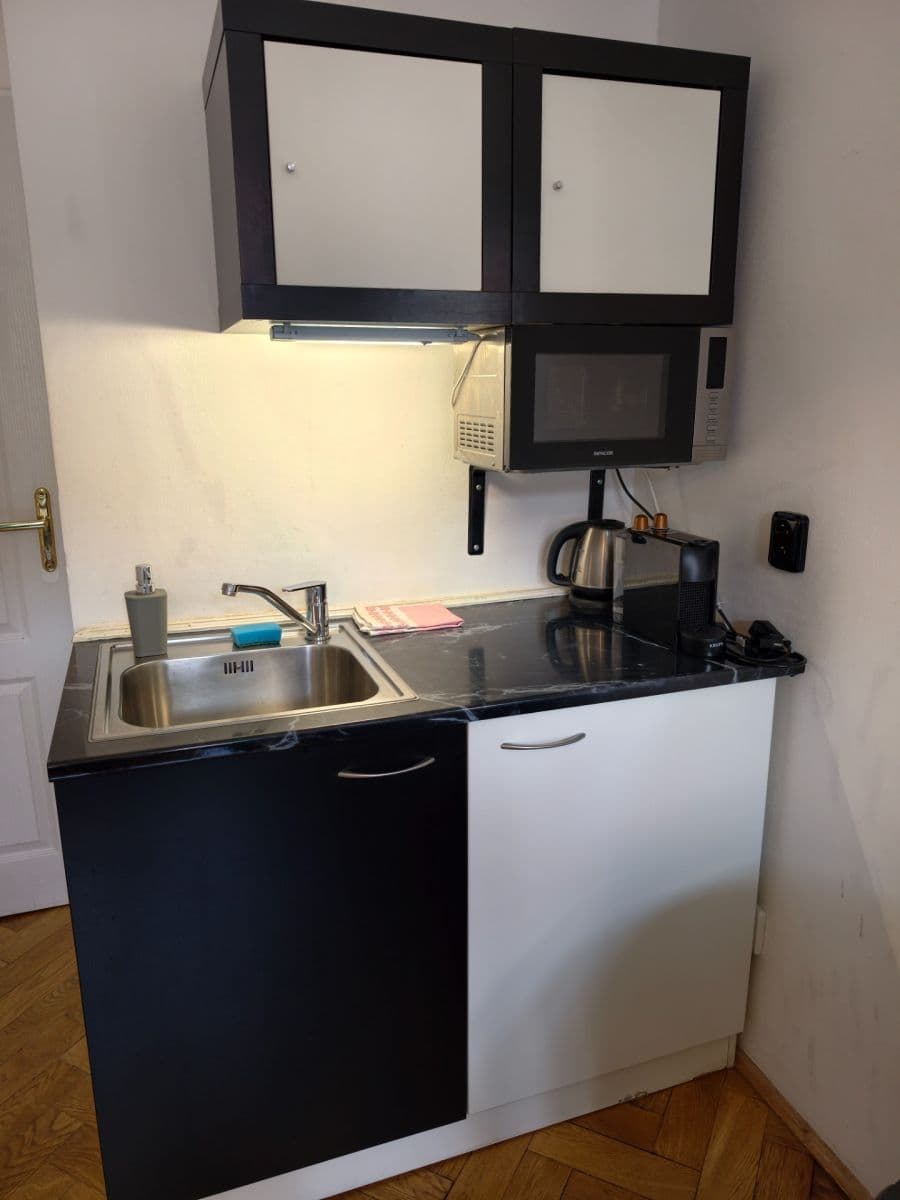 Predaj bytu 1-izbový 17 m², Školská, Praha, Praha Predaj bytu 1-izbový 17 m², Školská, Praha, Praha