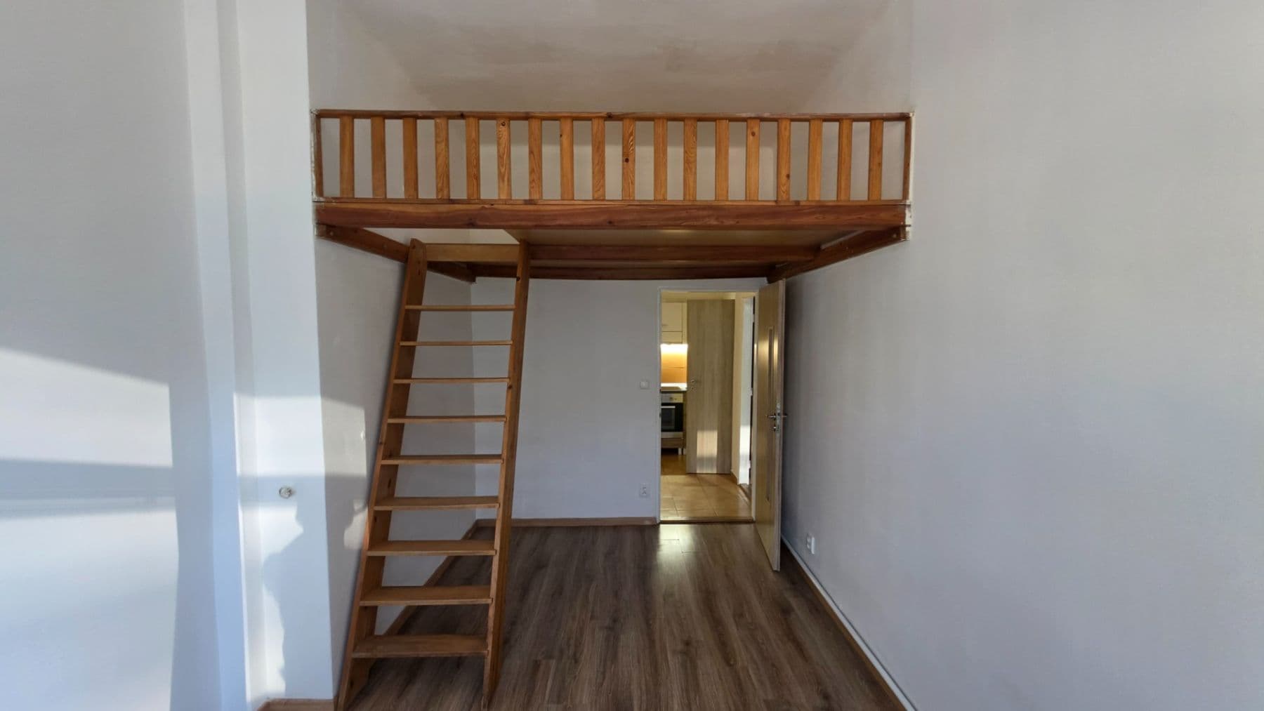 Prenájom bytu 2-izbový 42 m², Vrchlického, Praha, Praha Prenájom bytu 2-izbový 42 m², Vrchlického, Praha, Praha