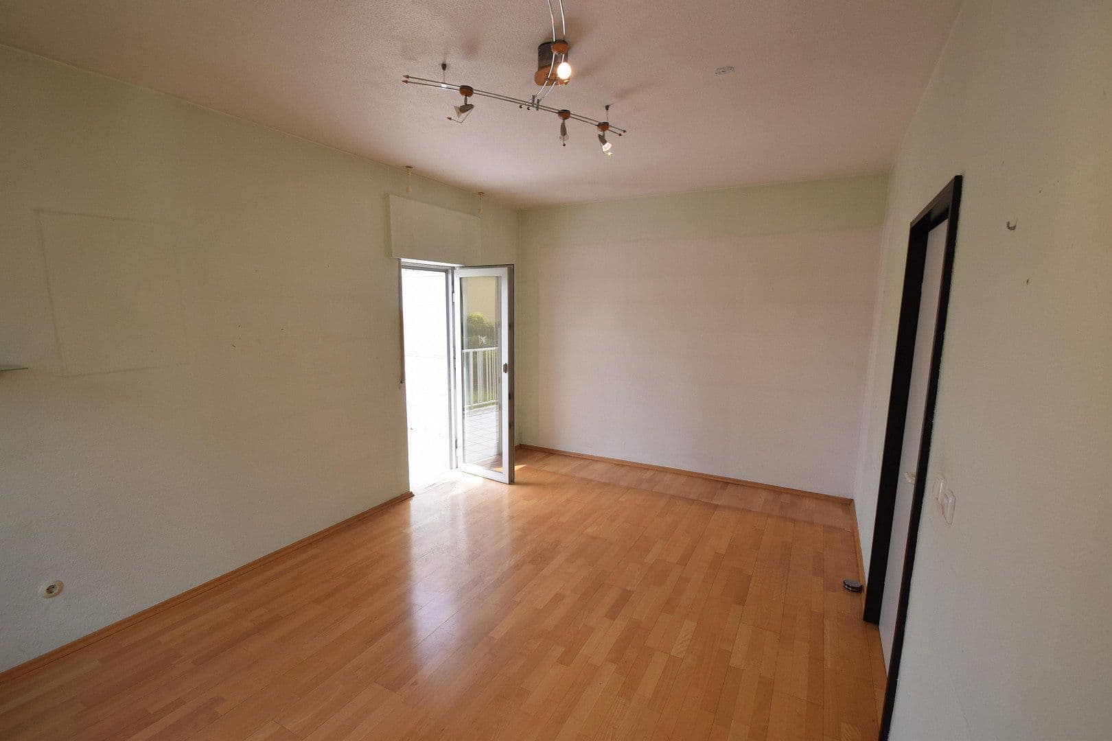 Predaj domu 216 m², pozemok 530 m², Weiterstadt, Hesensko Predaj domu 216 m², pozemok 530 m², Weiterstadt, Hesensko