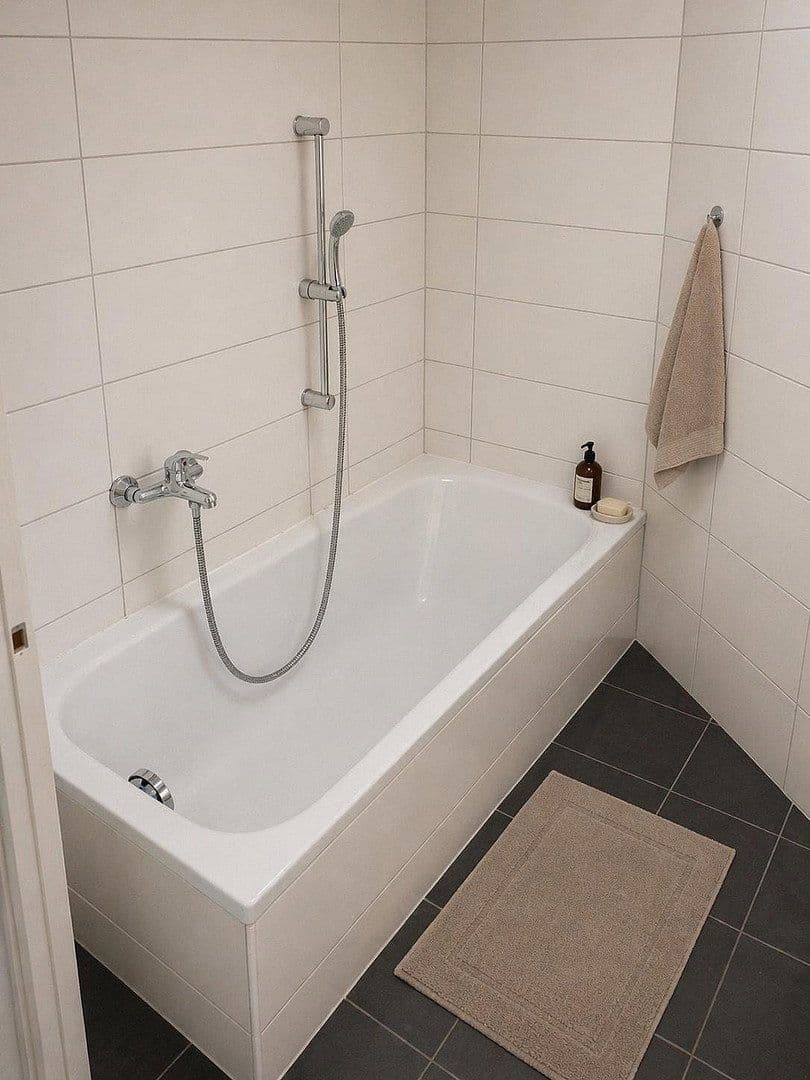 Prenájom bytu 4-izbový 93 m², Messerschmiedestr. 22, Zeitz, Sasko-Anhaltsko Prenájom bytu 4-izbový 93 m², Messerschmiedestr. 22, Zeitz, Sasko-Anhaltsko