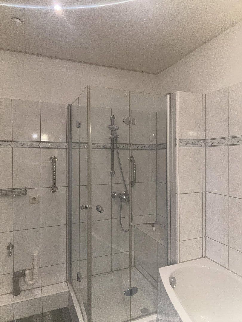 Prenájom bytu 3-izbový 93 m², Graudenzstraße, Köln-Porz, Severné Porýnie - Westfálsko Prenájom bytu 3-izbový 93 m², Graudenzstraße, Köln-Porz, Severné Porýnie - Westfálsko