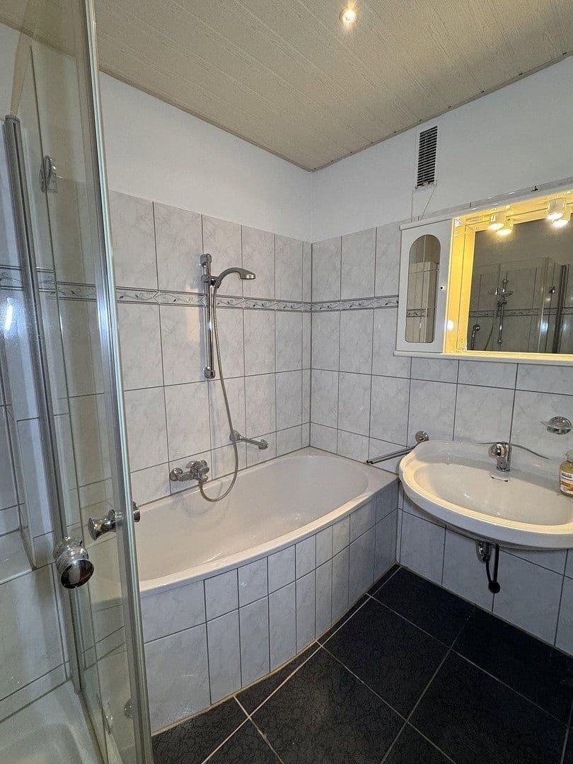 Prenájom bytu 3-izbový 93 m², Graudenzstraße, Köln-Porz, Severné Porýnie - Westfálsko Prenájom bytu 3-izbový 93 m², Graudenzstraße, Köln-Porz, Severné Porýnie - Westfálsko