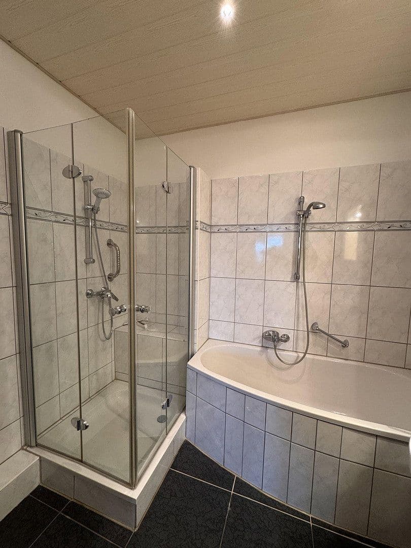 Prenájom bytu 3-izbový 93 m², Graudenzstraße, Köln-Porz, Severné Porýnie - Westfálsko Prenájom bytu 3-izbový 93 m², Graudenzstraße, Köln-Porz, Severné Porýnie - Westfálsko