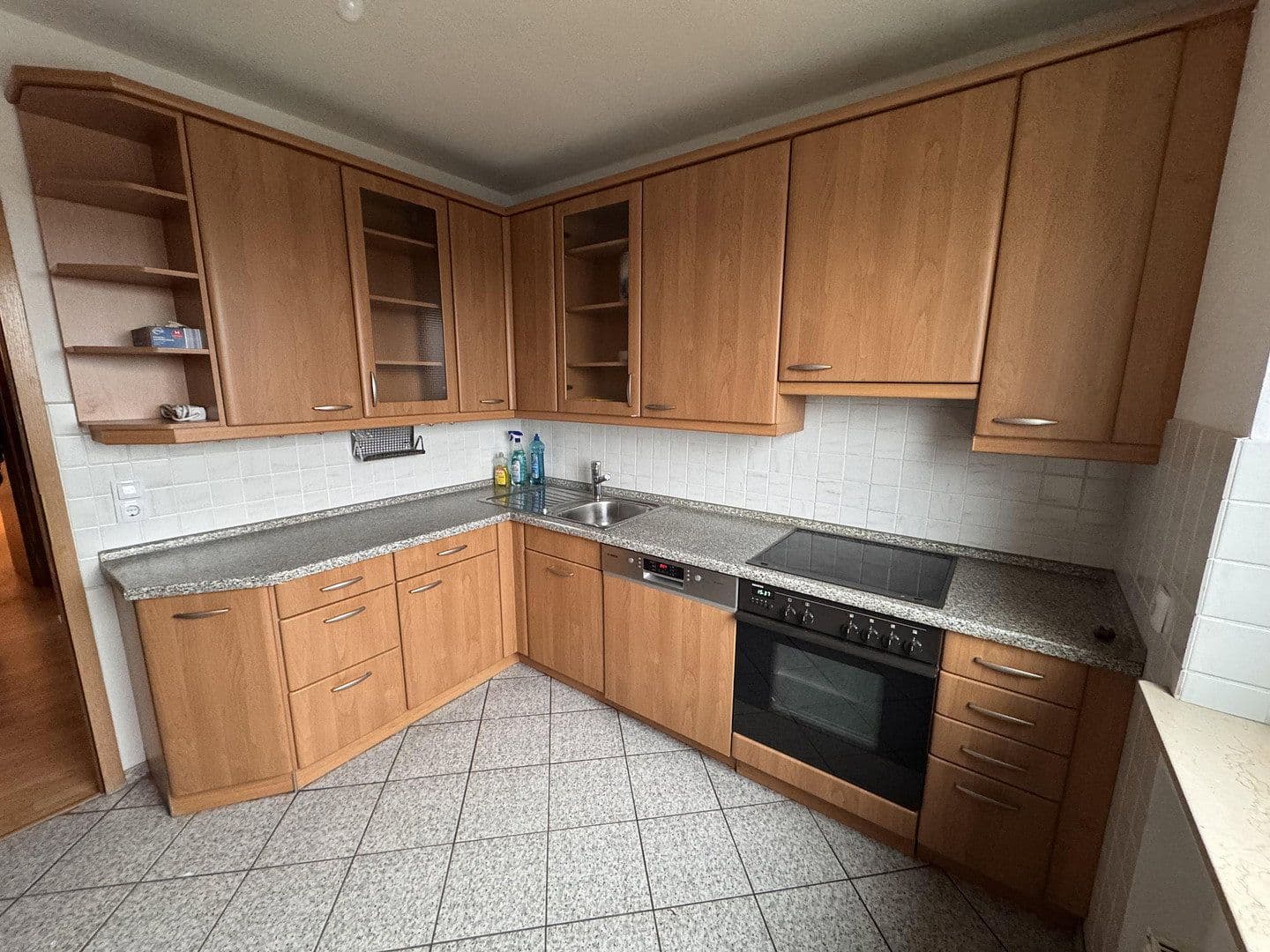 Prenájom bytu 3-izbový 93 m², Graudenzstraße, Köln-Porz, Severné Porýnie - Westfálsko Prenájom bytu 3-izbový 93 m², Graudenzstraße, Köln-Porz, Severné Porýnie - Westfálsko