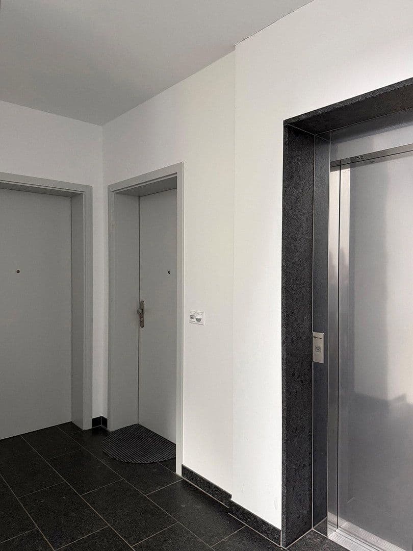 Prenájom bytu 4-izbový 105 m², Treppendorfer Str. 47, Lübben (Spreewald), Brandenbursko Prenájom bytu 4-izbový 105 m², Treppendorfer Str. 47, Lübben (Spreewald), Brandenbursko