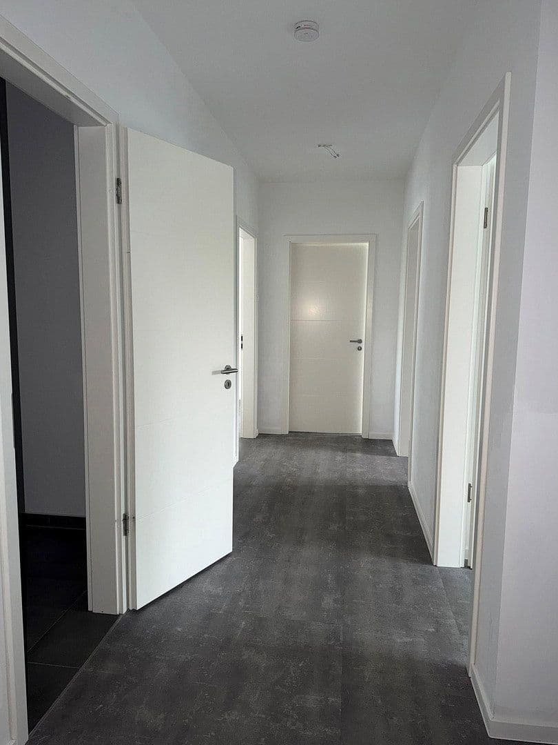 Prenájom bytu 4-izbový 105 m², Treppendorfer Str. 47, Lübben (Spreewald), Brandenbursko Prenájom bytu 4-izbový 105 m², Treppendorfer Str. 47, Lübben (Spreewald), Brandenbursko