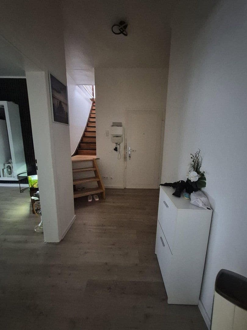 Prenájom bytu 4-izbový 86 m², Neumeyerstr. 5, Remscheid, Severné Porýnie - Westfálsko Prenájom bytu 4-izbový 86 m², Neumeyerstr. 5, Remscheid, Severné Porýnie - Westfálsko