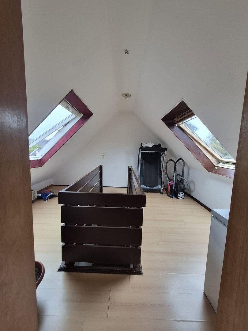 Prenájom bytu 4-izbový 86 m², Neumeyerstr. 5, Remscheid, Severné Porýnie - Westfálsko Prenájom bytu 4-izbový 86 m², Neumeyerstr. 5, Remscheid, Severné Porýnie - Westfálsko
