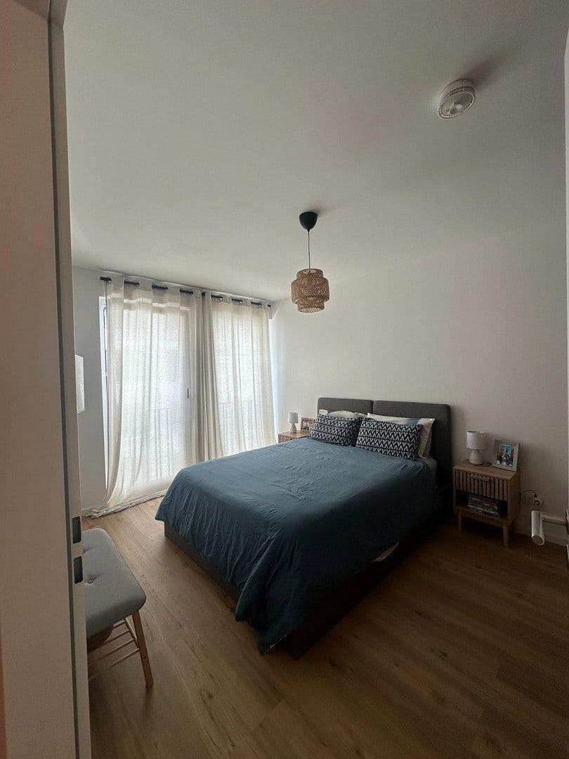 Prenájom bytu 2-izbový 70 m², Frankfurt am Main, Hesensko Prenájom bytu 2-izbový 70 m², Frankfurt am Main, Hesensko