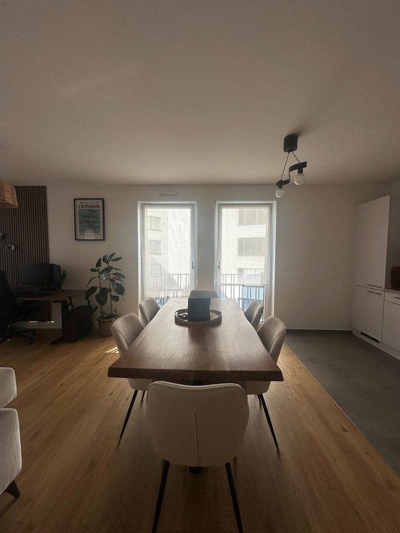 Prenájom bytu 2-izbový 70 m², Frankfurt am Main, Hesensko Prenájom bytu 2-izbový 70 m², Frankfurt am Main, Hesensko