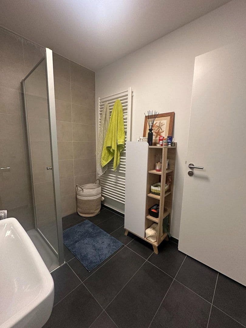 Prenájom bytu 2-izbový 70 m², Frankfurt am Main, Hesensko Prenájom bytu 2-izbový 70 m², Frankfurt am Main, Hesensko