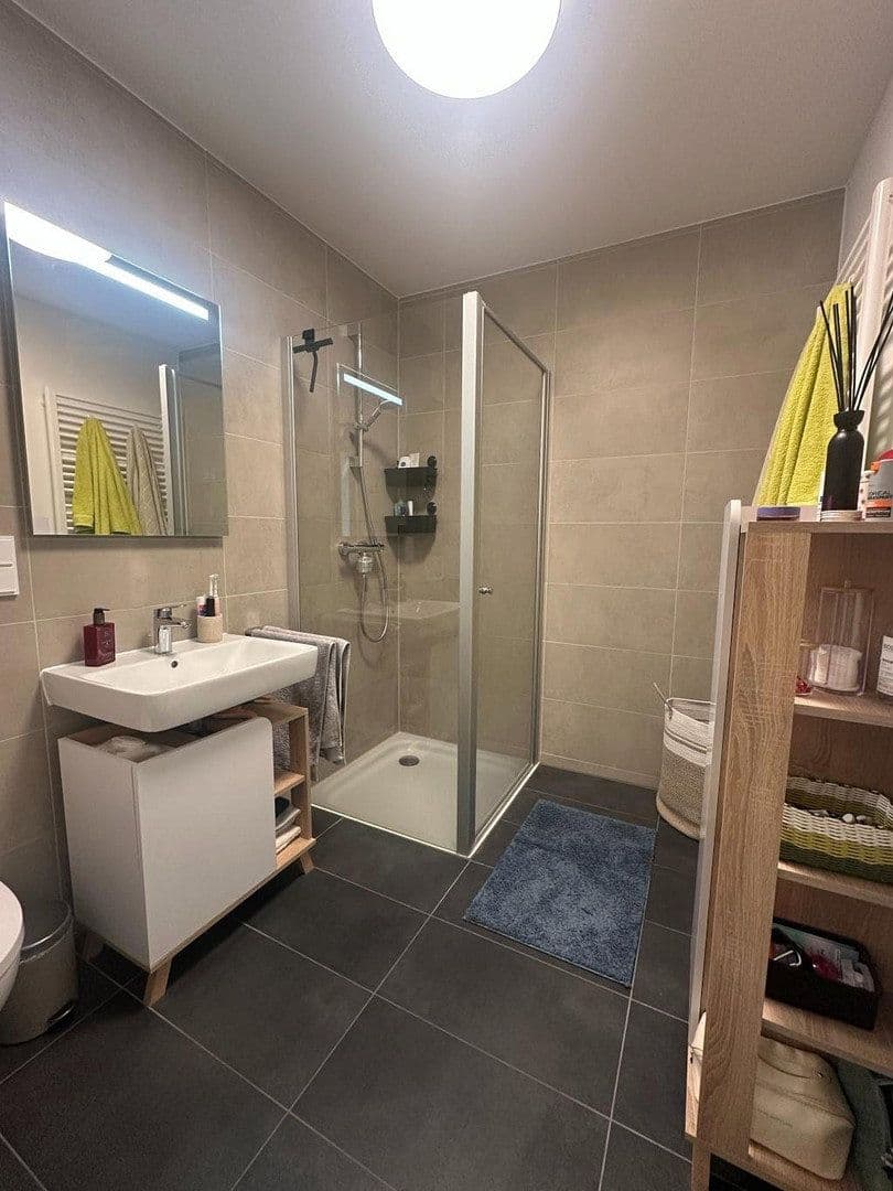 Prenájom bytu 2-izbový 70 m², Frankfurt am Main, Hesensko Prenájom bytu 2-izbový 70 m², Frankfurt am Main, Hesensko