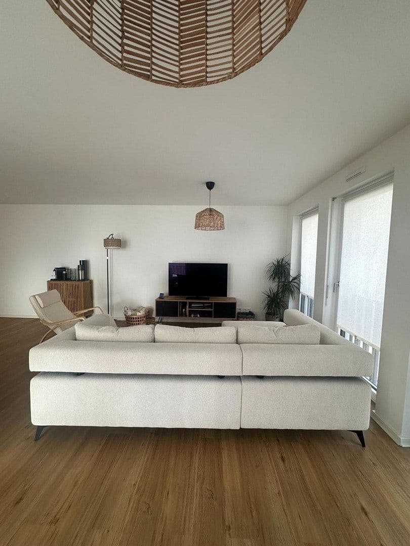 Prenájom bytu 2-izbový 70 m², Frankfurt am Main, Hesensko Prenájom bytu 2-izbový 70 m², Frankfurt am Main, Hesensko