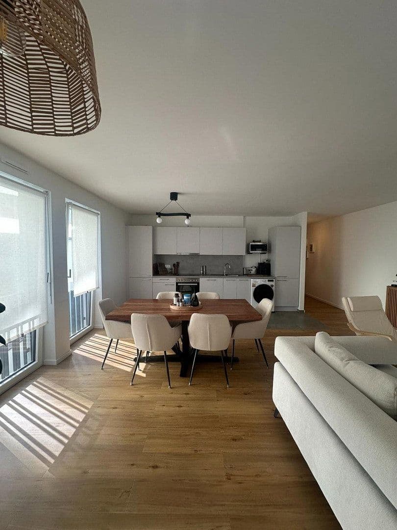 Prenájom bytu 2-izbový 70 m², Frankfurt am Main, Hesensko Prenájom bytu 2-izbový 70 m², Frankfurt am Main, Hesensko