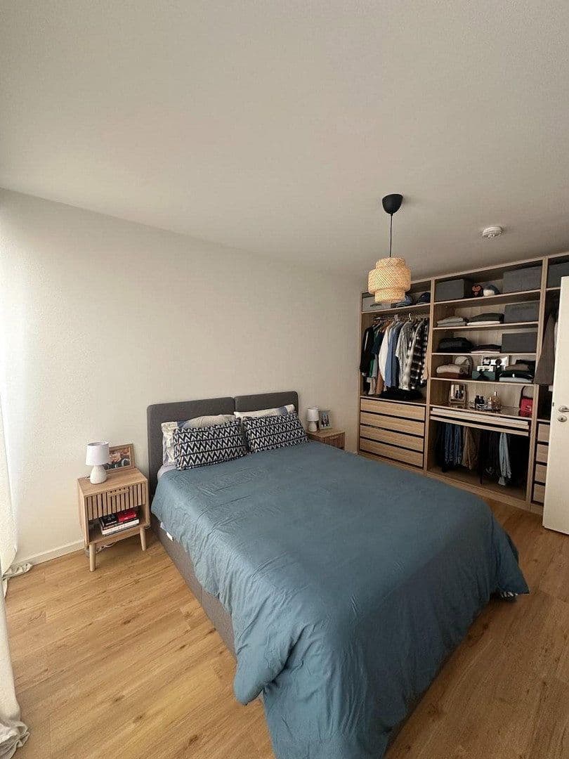 Prenájom bytu 2-izbový 70 m², Frankfurt am Main, Hesensko Prenájom bytu 2-izbový 70 m², Frankfurt am Main, Hesensko