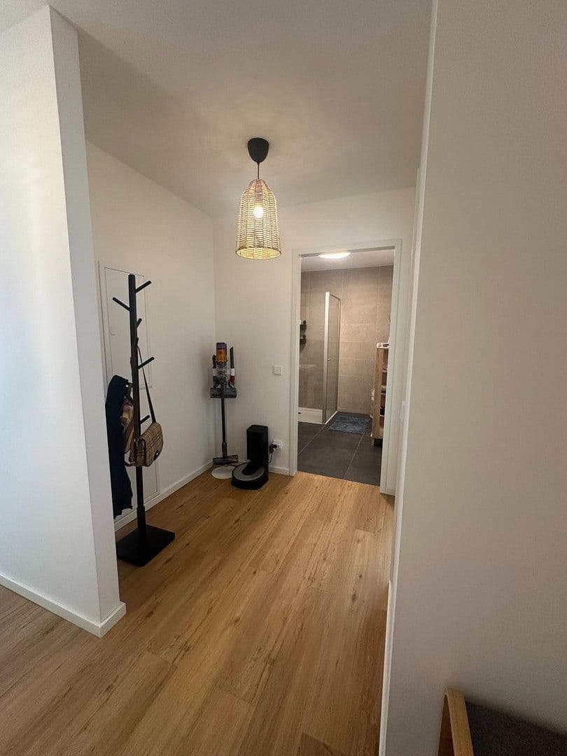 Prenájom bytu 2-izbový 70 m², Frankfurt am Main, Hesensko Prenájom bytu 2-izbový 70 m², Frankfurt am Main, Hesensko
