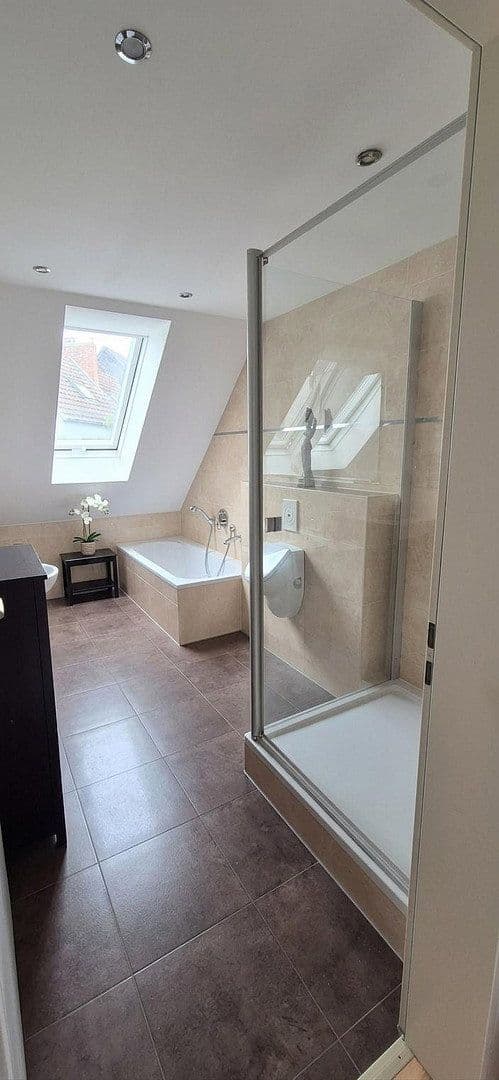 Predaj bytu 4-izbový 130 m², Hannover, Dolné Sasko Predaj bytu 4-izbový 130 m², Hannover, Dolné Sasko