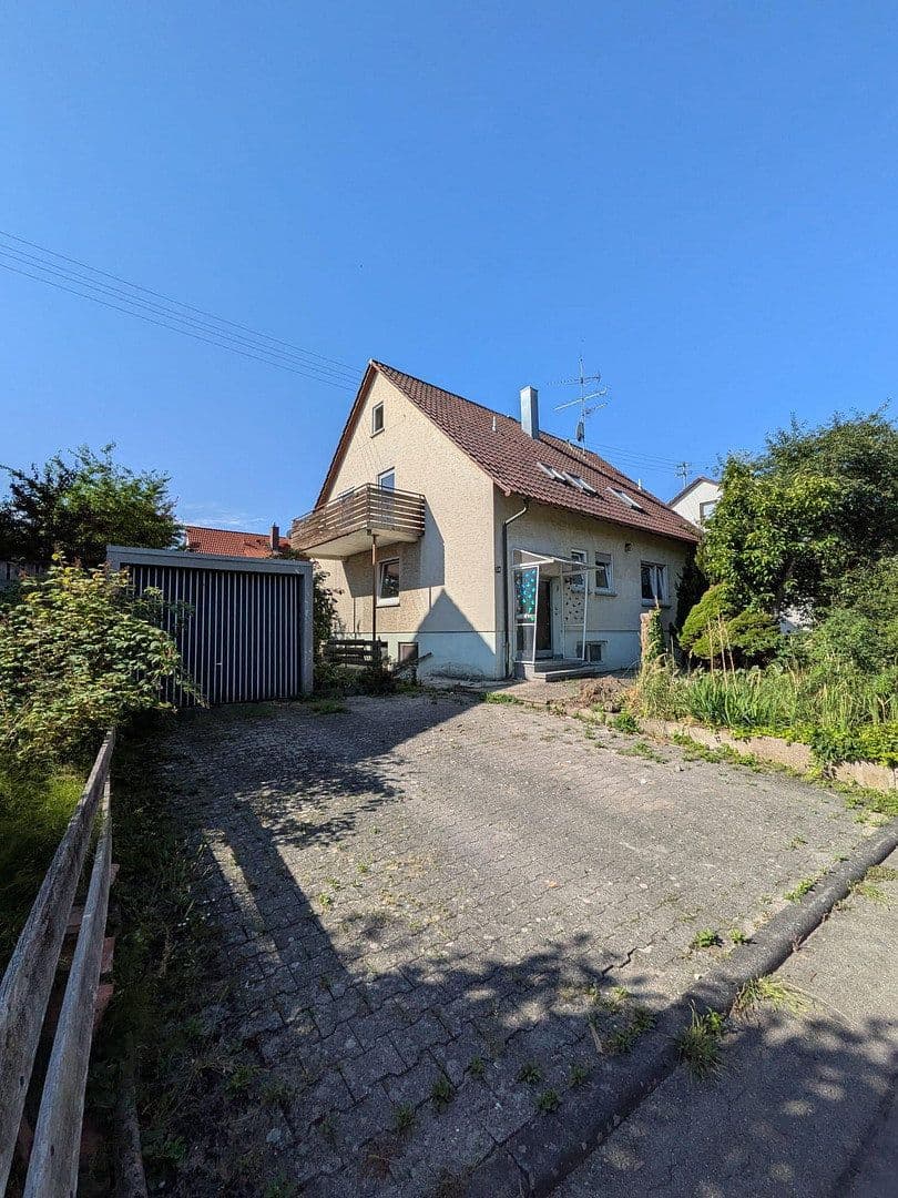 Predaj domu 172 m², pozemok 690 m², Laupheim, Bádensko-Wurttembersko Predaj domu 172 m², pozemok 690 m², Laupheim, Bádensko-Wurttembersko