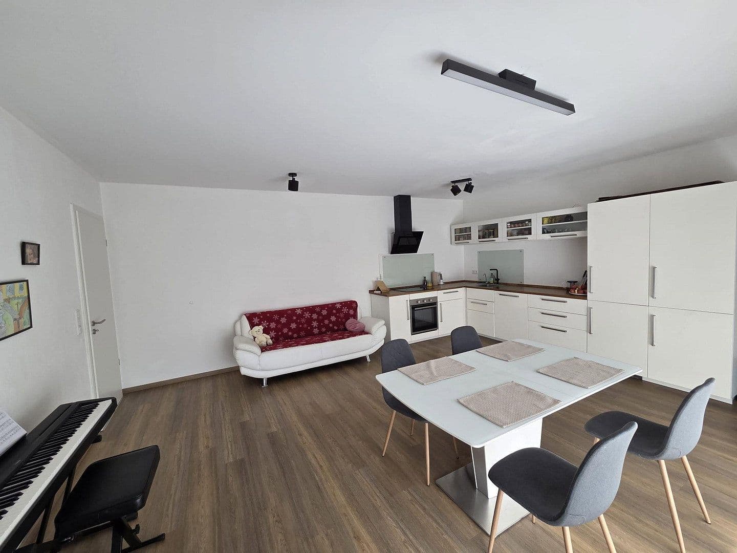 Prenájom bytu 3-izbový 83 m², Ulrichstr. 10, Abensberg, Bavorsko Prenájom bytu 3-izbový 83 m², Ulrichstr. 10, Abensberg, Bavorsko
