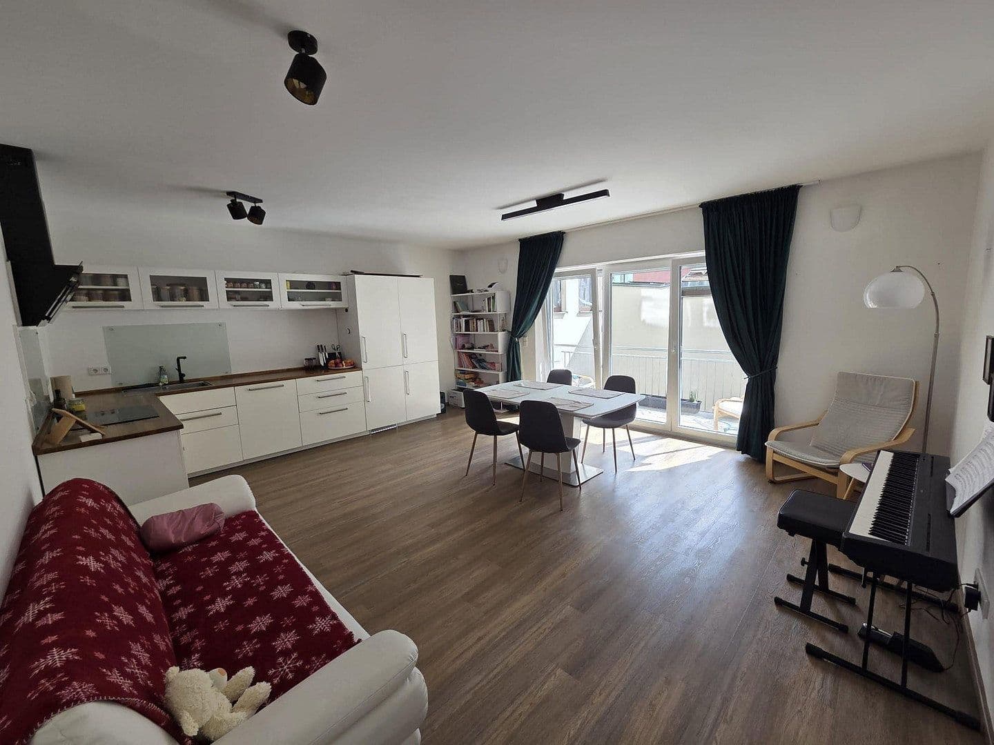 Prenájom bytu 3-izbový 83 m², Ulrichstr. 10, Abensberg, Bavorsko Prenájom bytu 3-izbový 83 m², Ulrichstr. 10, Abensberg, Bavorsko