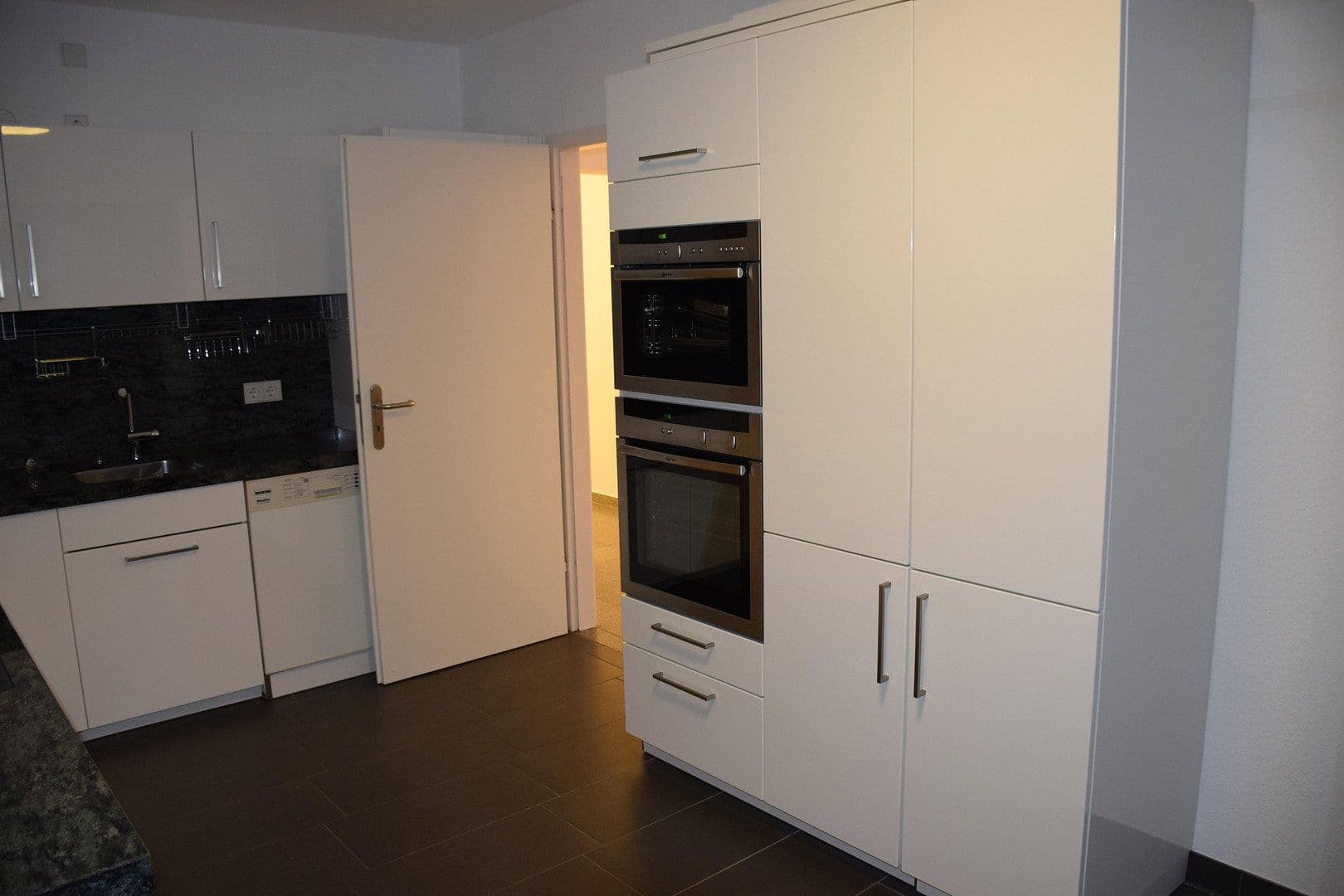Prenájom kancelárie 130 m², Kaiserswerther Str. 144, Düsseldorf, Severné Porýnie - Westfálsko Prenájom kancelárie 130 m², Kaiserswerther Str. 144, Düsseldorf, Severné Porýnie - Westfálsko