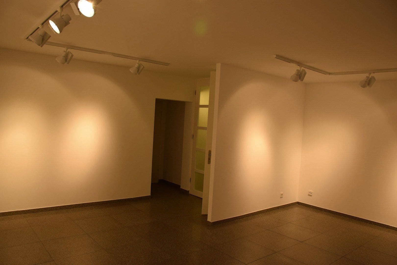 Prenájom kancelárie 130 m², Kaiserswerther Str. 144, Düsseldorf, Severné Porýnie - Westfálsko Prenájom kancelárie 130 m², Kaiserswerther Str. 144, Düsseldorf, Severné Porýnie - Westfálsko
