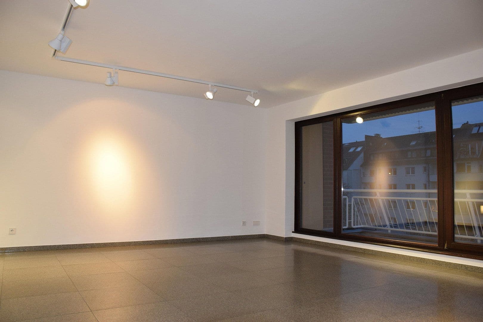 Prenájom kancelárie 130 m², Kaiserswerther Str. 144, Düsseldorf, Severné Porýnie - Westfálsko Prenájom kancelárie 130 m², Kaiserswerther Str. 144, Düsseldorf, Severné Porýnie - Westfálsko