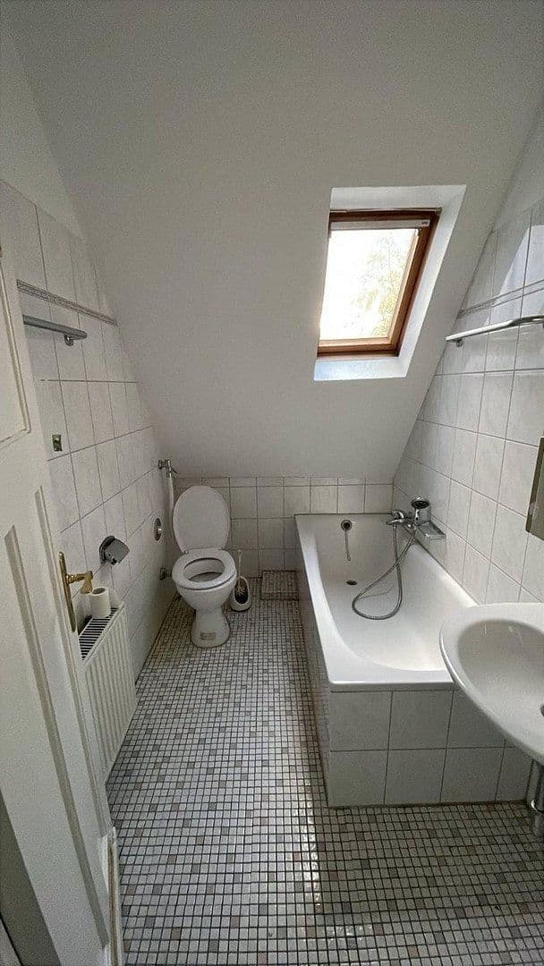 Prenájom bytu 3-izbový 76 m², Adalmundstraße 11, Dortmund, Severné Porýnie - Westfálsko Prenájom bytu 3-izbový 76 m², Adalmundstraße 11, Dortmund, Severné Porýnie - Westfálsko