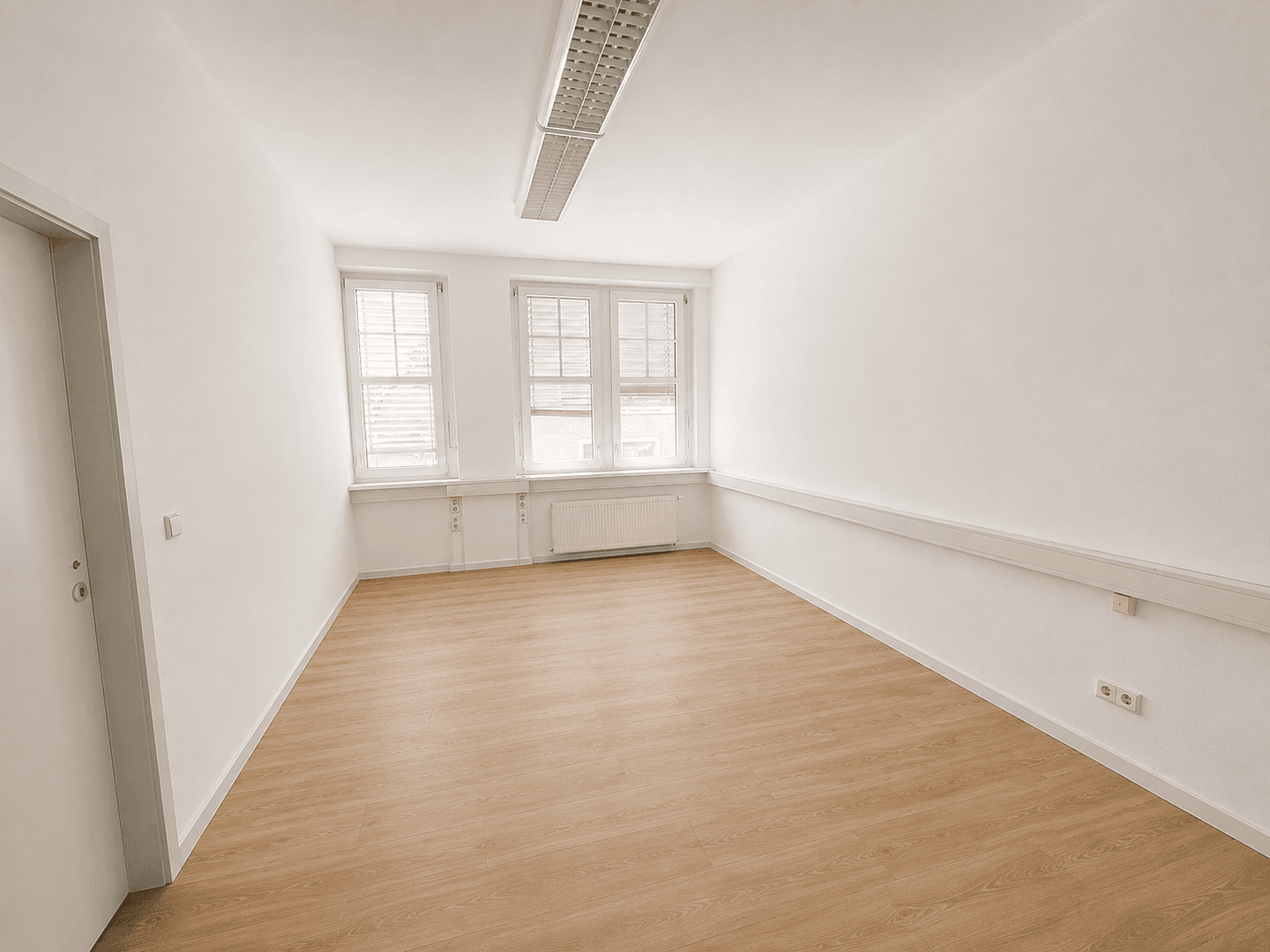 Prenájom kancelárie 145 m², Dresdner Str. 72, Freital, Sasko Prenájom kancelárie 145 m², Dresdner Str. 72, Freital, Sasko