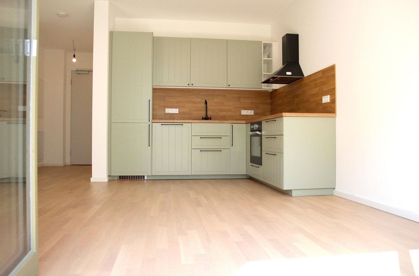 Predaj bytu 3-izbový 86 m², Berlin, Berlín Predaj bytu 3-izbový 86 m², Berlin, Berlín
