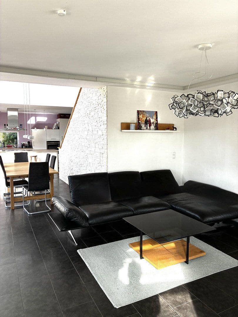 Predaj domu 161 m², pozemok 853 m², Maria-Theresien-Str. 30, Lohr am Main, Bavorsko Predaj domu 161 m², pozemok 853 m², Maria-Theresien-Str. 30, Lohr am Main, Bavorsko