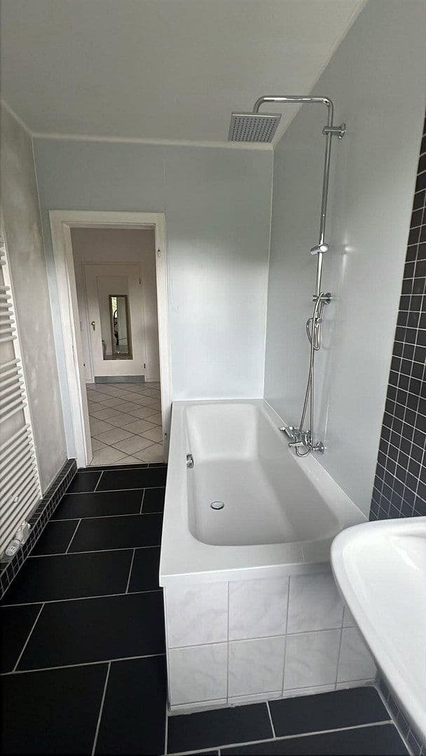 Prenájom bytu 3-izbový 96 m², Zum Rotenberg 2, Detmold, Severné Porýnie - Westfálsko Prenájom bytu 3-izbový 96 m², Zum Rotenberg 2, Detmold, Severné Porýnie - Westfálsko