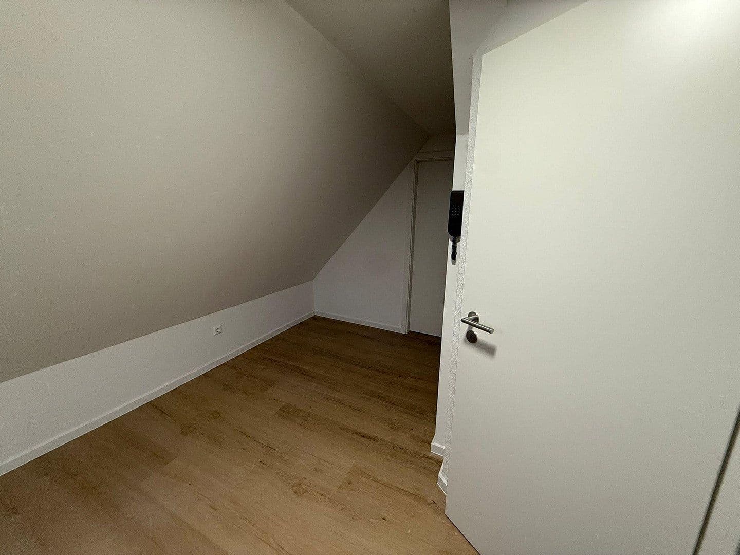 Prenájom bytu 35 m², Römerstraße 39, Heilbronn, Bádensko-Wurttembersko Prenájom bytu 35 m², Römerstraße 39, Heilbronn, Bádensko-Wurttembersko