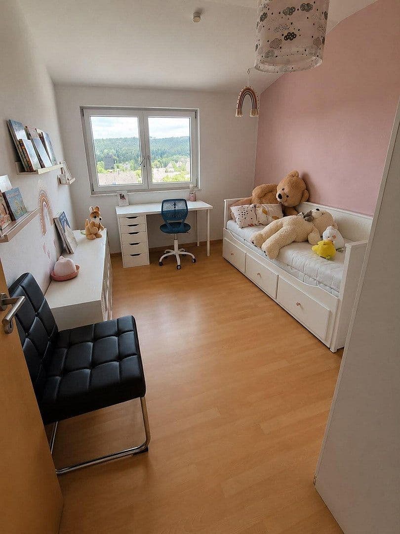 Prenájom bytu 4-izbový 115 m², Römerweg 31, Schömberg, Bádensko-Wurttembersko Prenájom bytu 4-izbový 115 m², Römerweg 31, Schömberg, Bádensko-Wurttembersko